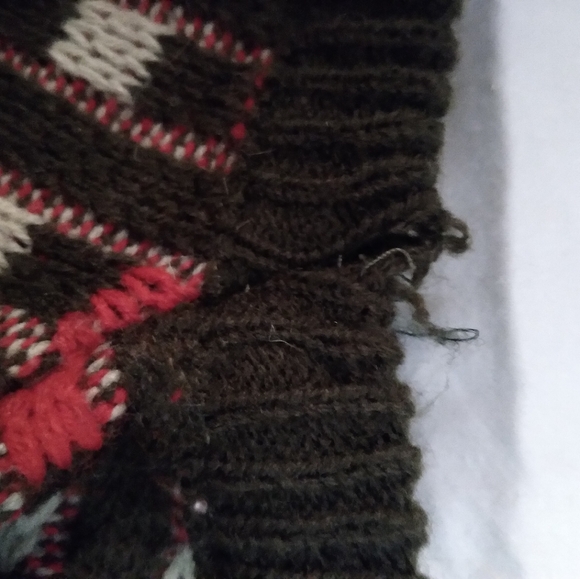 70s green, white, red vintage pattern sweater - Picture 7 of 7